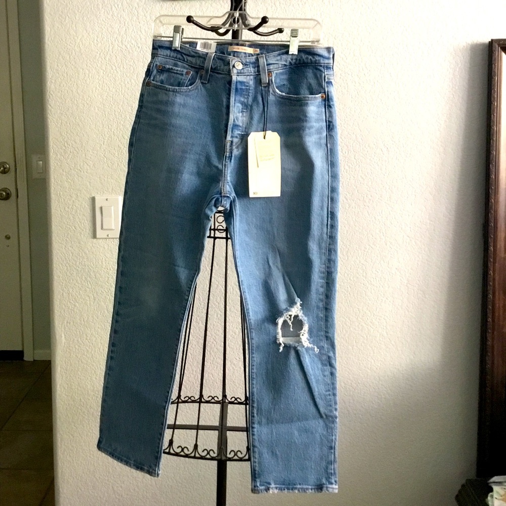 NWT LEVI’S Wedgie Straight Ankle In Tango Fray Size 29